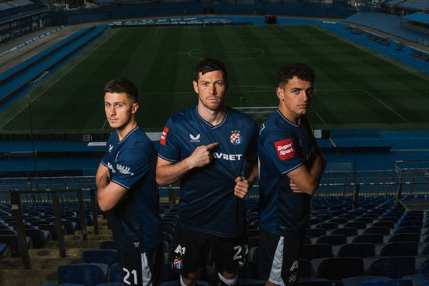 FOTO Dinamo prvi put zaigrao u četvrtom dresu! Dizajnirao ga je autor himne Bad Blue Boysa