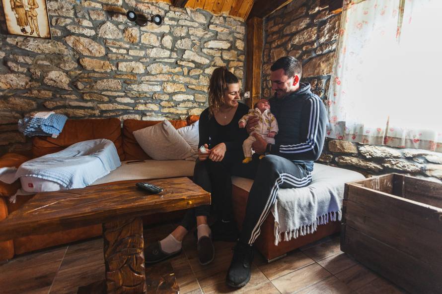 Mali Jakov prva je beba rođena u Zelengradu nakon 24 godine