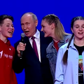 VIDEO Putin zgrabio mikrofon pa s grupom djece zapjevao rusku himnu: Evo kako to zvuči