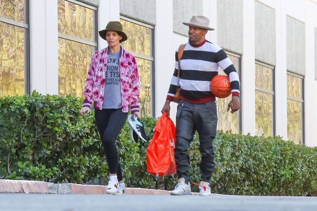 *PREMIUM-EXCLUSIVE* Katie Holmes and Jamie Foxx spend Valentine