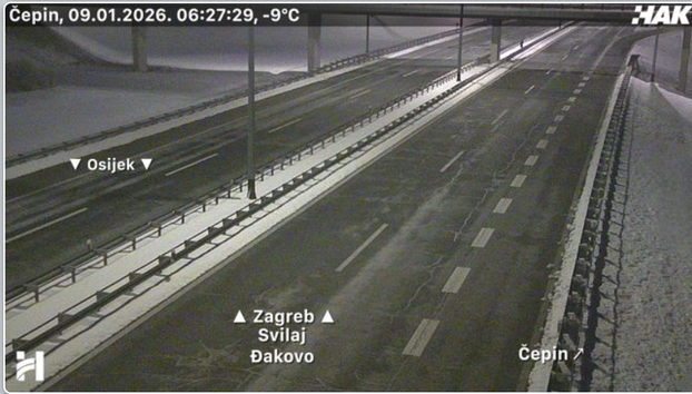 FOTO Snijeg, led i debeli minusi: Pogledajte stanje na cestama, u Lici i Dalmaciji pada snijeg