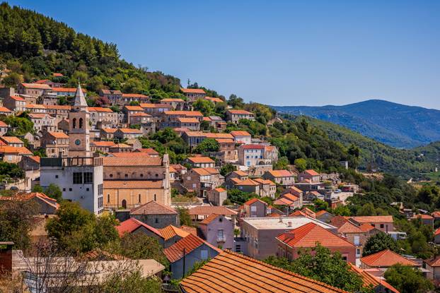 Maleno mjesto Smokvica koje se nalazi na središnjem djelu otoka Korčula