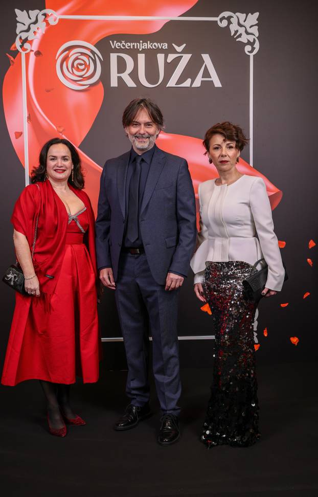 Zagreb: Uzvanici na dodjelu medijske nagrade "Večernjakova ruža" u Hrvatskom narodnom kazalištu