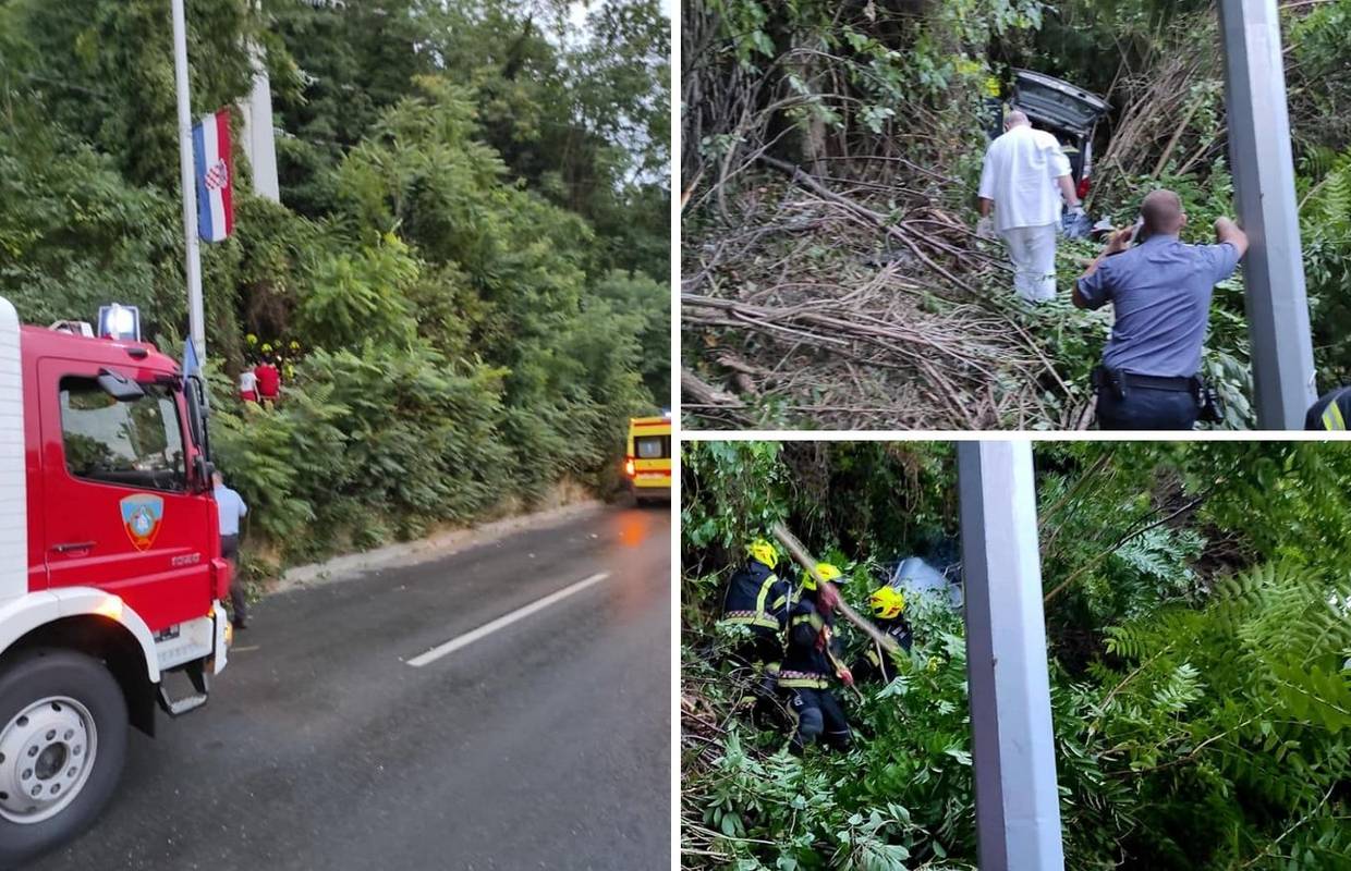 Kako je ovo uspio?! Auto uletio u šumu, izvlačili ga vatrogasci, a vozač je prošao bez ozlijede!