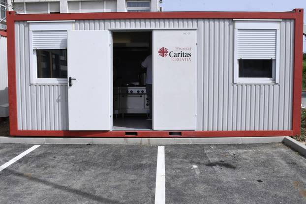 Sisak: Službeno pokretanje kontejnerske kuhinje koju Caritas  stavlja na raspolaganje bolnici
