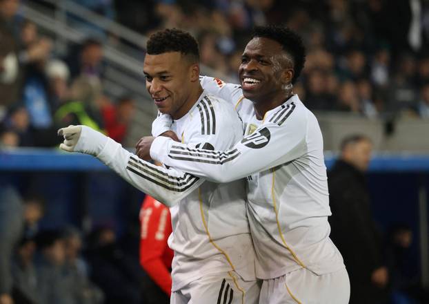 LaLiga - Deportivo Alaves v Real Madrid