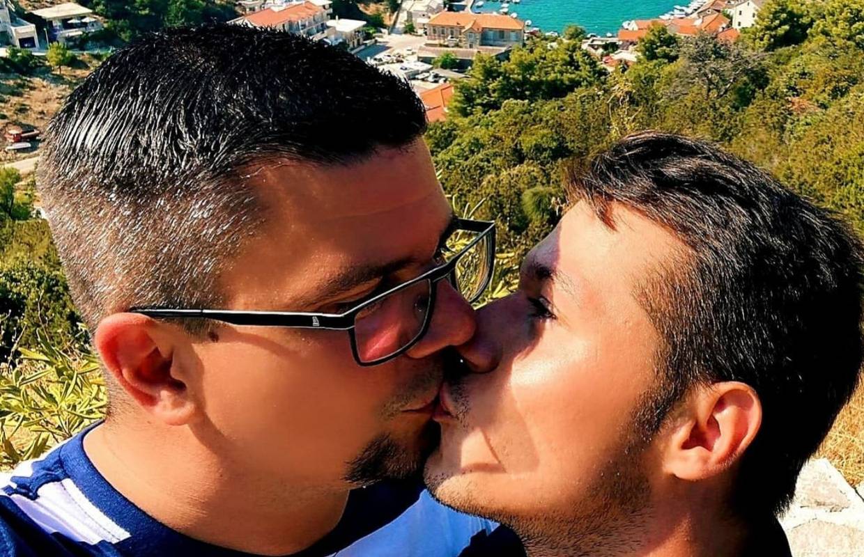 Prvi gay poljubac u hrvatskoj politici: Hajduković i partner objavili fotku na kojoj se ljube