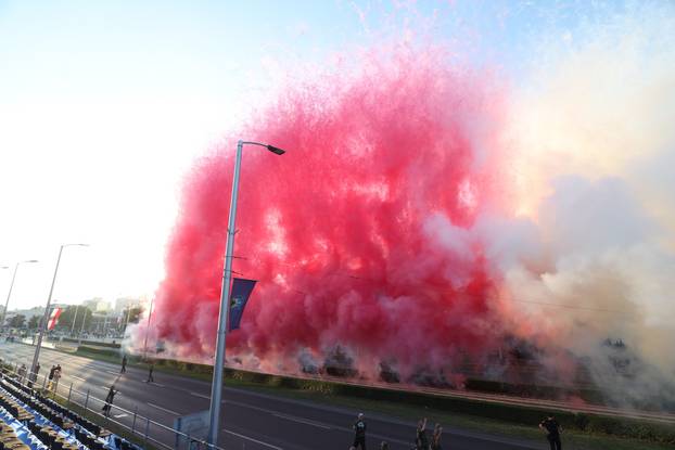 Zagreb: Vojni mimohod završio uz veličanstveni pirotehnički šou 