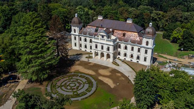 Dvorac obitelji Pejačević u Našicama uskoro otvara svoja vrata, u njemu će biti muzej na pet etaža i wine bar