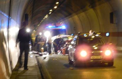U tunelu Tuhobić sudarili se auto i kamion, 2 ozlijeđenih