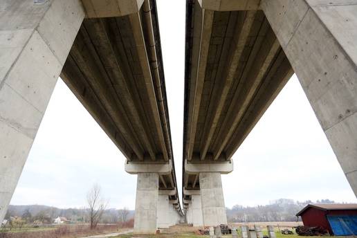 Mu&scaron;karac pao s vijadukta na A1 u Karlovcu i poginuo: 'Imali su sudar, htio se skloniti od auta'