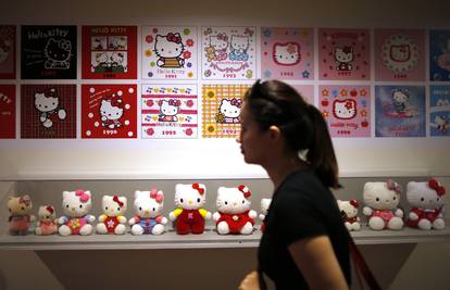 Igračke, satovi, slike... izložba o Hello Kitty oduševila fanove