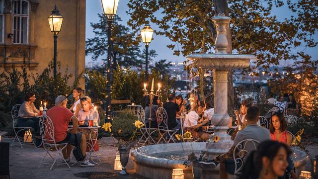 Provedite romantičan kolovoz u parku Grič na Gornjem gradu
