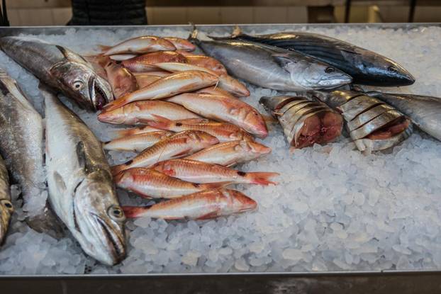 Split: Bogata ponuda ribe petkom u splitskoj ribarnici