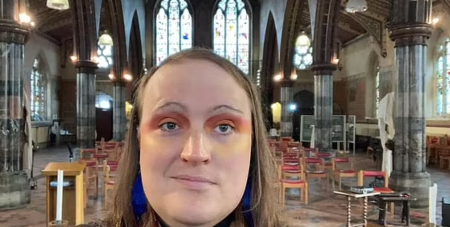 Bingo je nebinarni svećenik koji ima troje djece i ruši tabue: 'Isus voli svjetlucavo sjenilo'