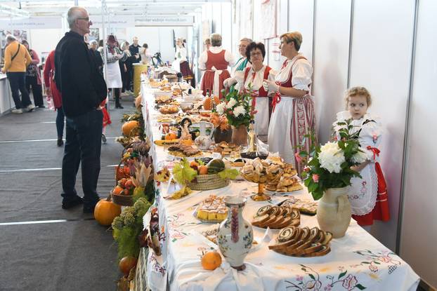 Grubišno Polje: Otvoren dvodnevni 19. Gospodarski sajam sira, meda i vrganja
