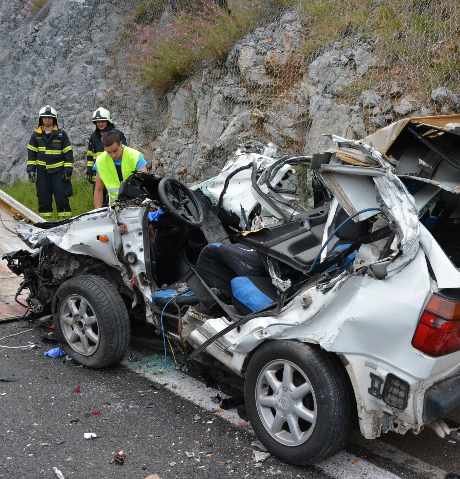 Auto smrskan, vozača prebacili u riječku bolnicu nakon sudara