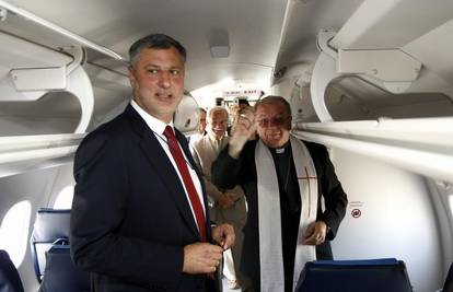 Biskup: Bože čuvaj putnike novog aviona C. Airlinesa