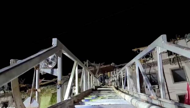 FOTO Brutalan ruski udar na rodni grad Zelenskog: Najmanje 4 mrtvih, raketa pogodila hotel