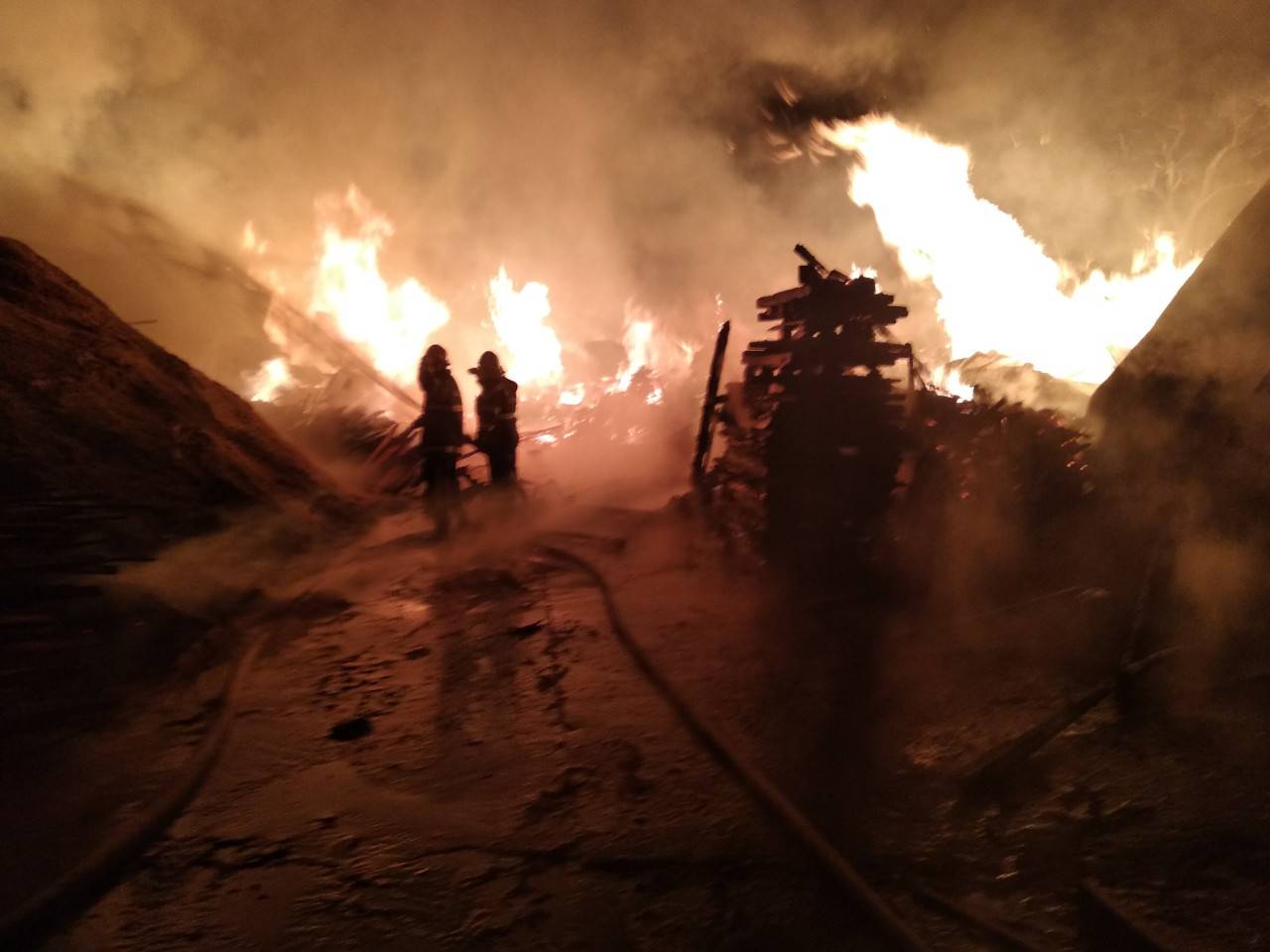 Mještani strahovali za kuće: Zapalila se pilana u Trnjanima