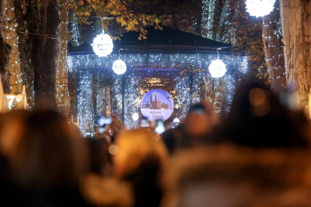 Zagreb: Paljenjem lampica na Zrinjevcu svečano otvoren Advent 2019.