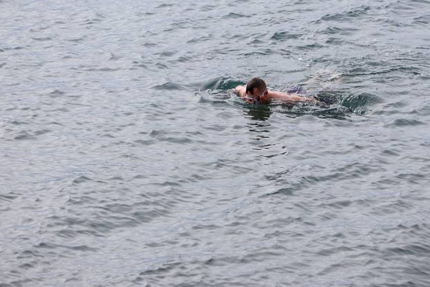 Zadar: Prvi dan studenog neki građani su iskoristili za kupanje 