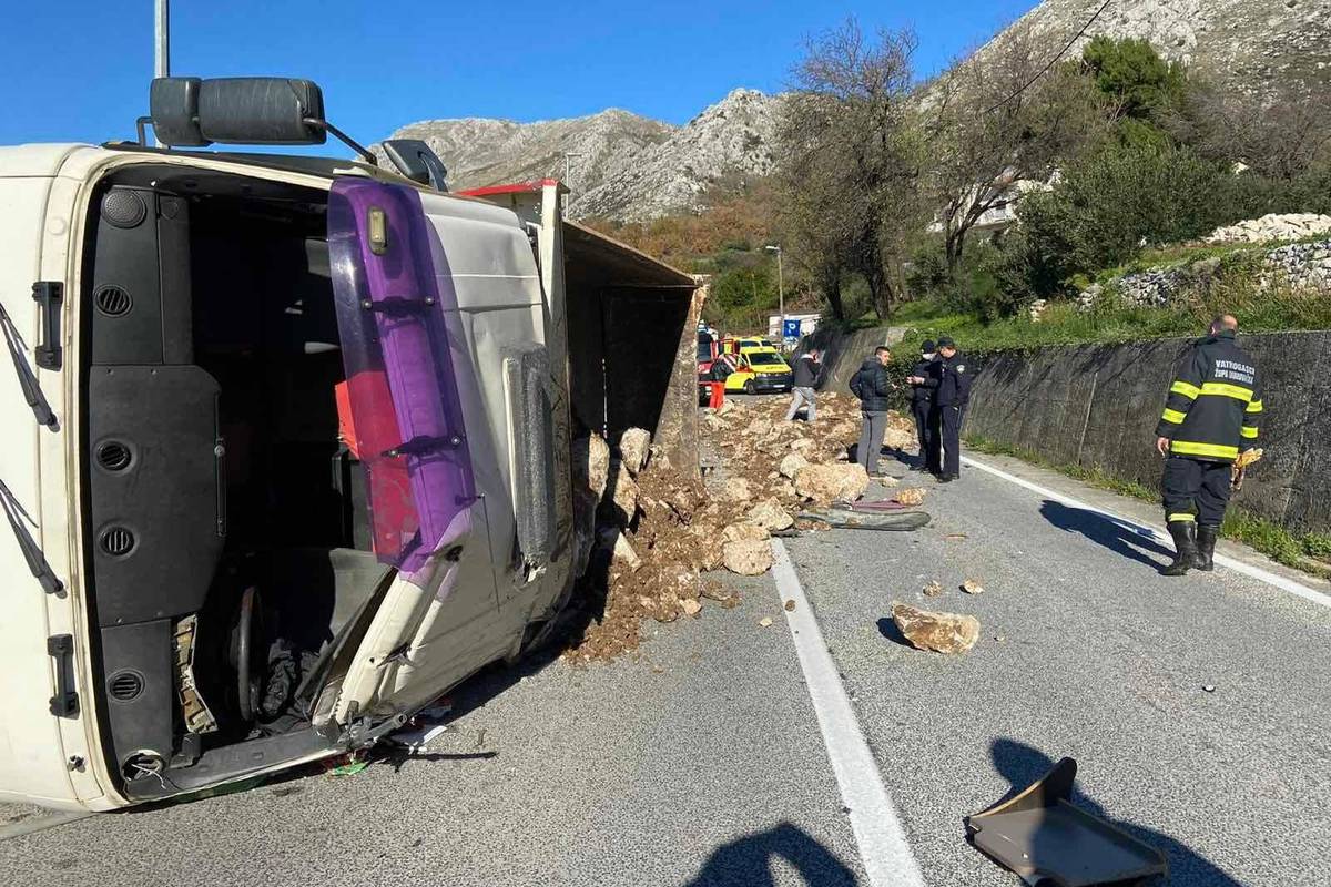 Kod Dubrovnika se prevrnuo kamion, morali zatvoriti cestu