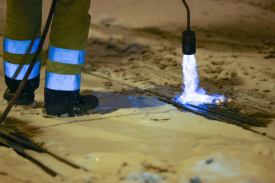 Zagreb: Brenerom odmrzavali tračnice ne bi li uspostavili tramvajski promet