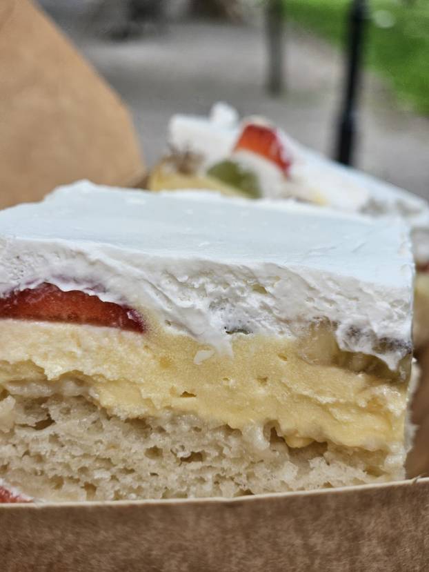 FOTO Ovi kolači bez mlijeka i jaja privlačili su pažnju slučajnih prolaznika