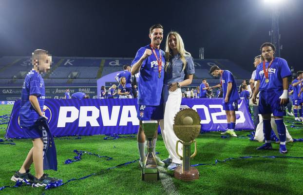 FOTO Pusa za titulu: Dinamovci slavili trofej sa ženama i djecom