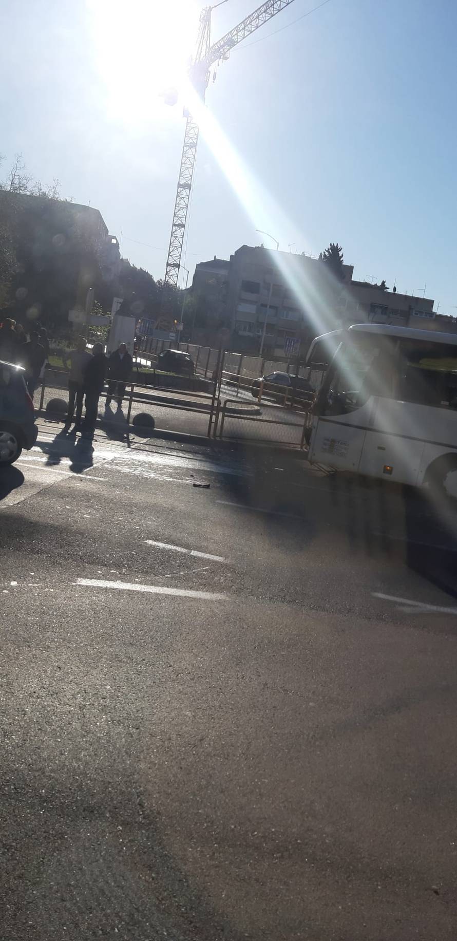 KRŠ U SPLITU Autobus i auto se sudarili kod općine: Policija traži svjedoke prometne