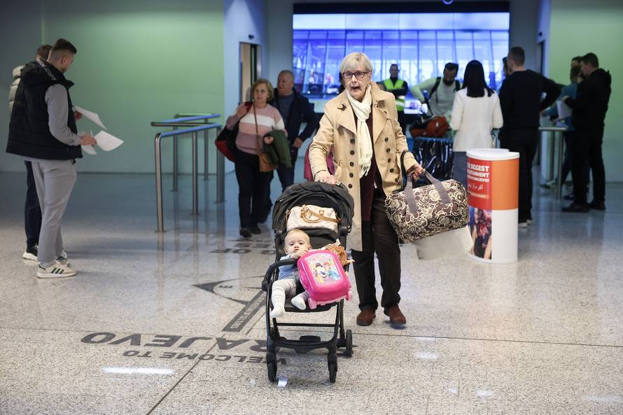 Novi avion iz Dubaija s državljanima Bosne i Hercegovine sletio je u Sarajevo