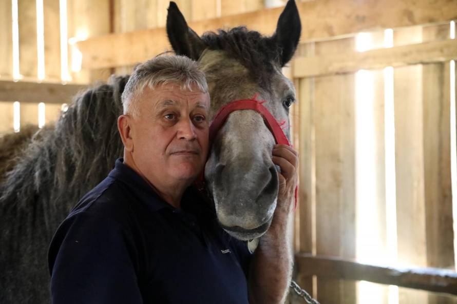 Tomislav iz Majskih Poljana: 'Nakon potresa sam bosonog trčao spašavati svog Zekana’