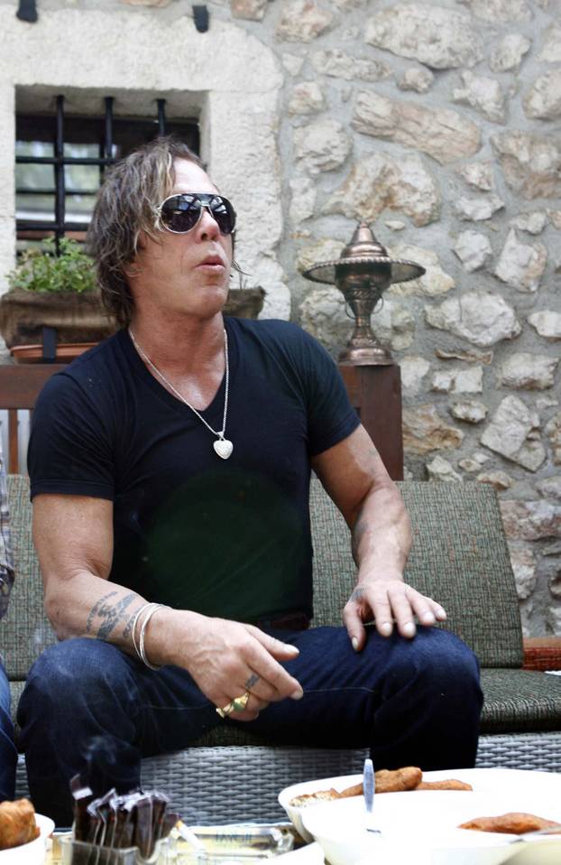 ARHIVA 2009. - Sarajevo: Glumica Gillian Anderson i glumac Mickey Rourke stigli u grad