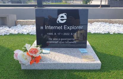 FOTO Otpisani Internet Explorer sad dobio i nadgrobni spomenik