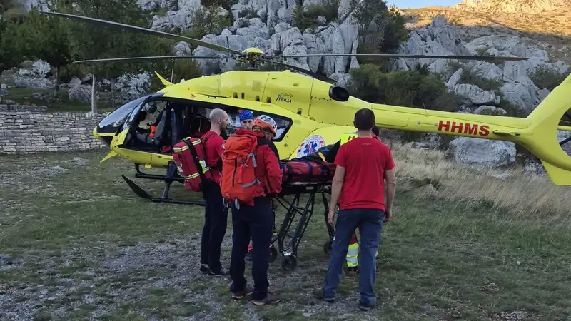 FOTO Teška akcija na Tulovim gredama: Branitelj imao srčani, nije bilo helikoptera s vitlom
