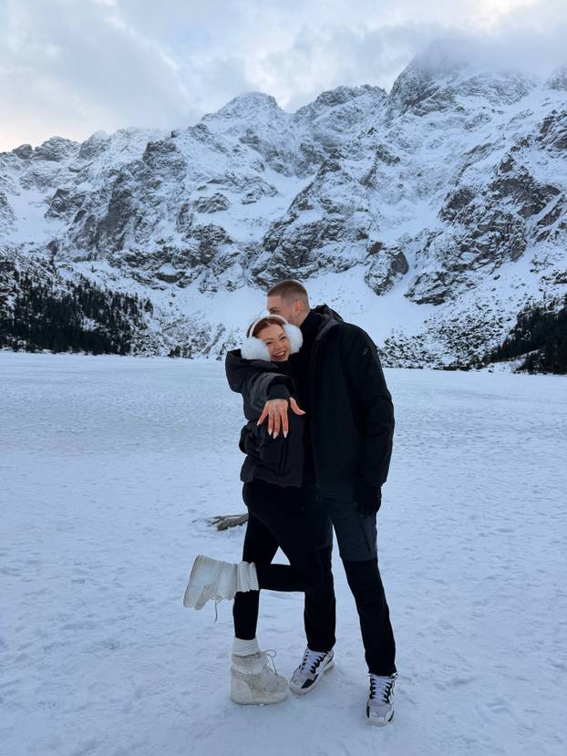 FOTO Najpoznatija Hrvatica na TikToku zaručila se za srpskog košarkaša. Pogledajte reakciju