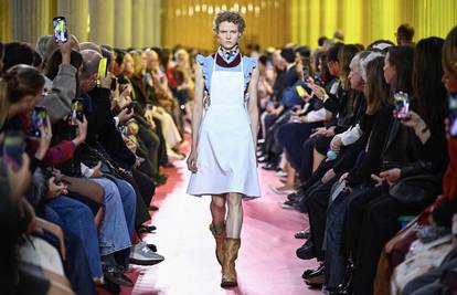 Miu Miu u Parizu predstavio kolekciju koja podsjeća na ormare naših baka