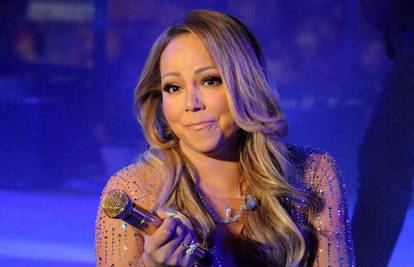 Nasmijana Mariah Carey se na Badnjak počastila marihuanom
