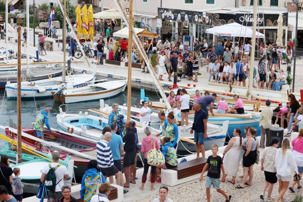 FOTO Ženska regata u Betini oduševila mještane i turiste