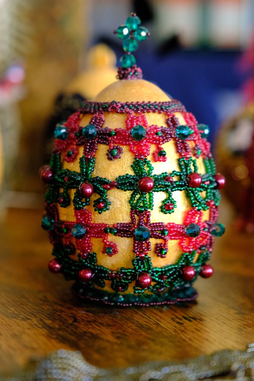 Zagreb: Jadranka Bagladi ukrašava pisanice perlicama