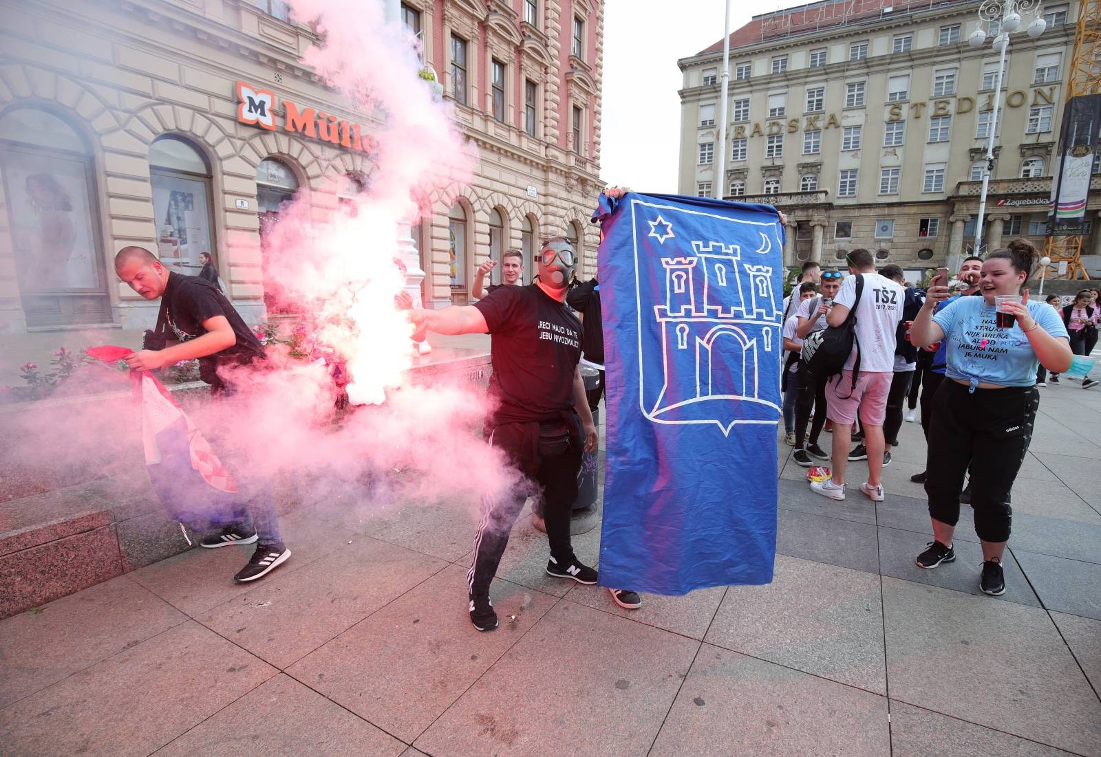 Unatoč zabrani učenici se na Trgu bana Jelačića okupljaju za norijadu