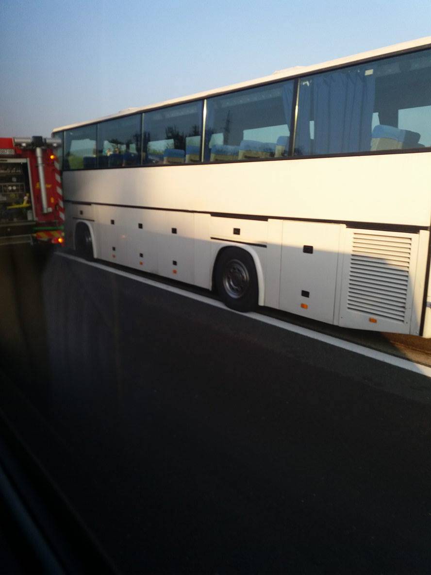 Vozačica umrla na mjestu, auto skoro završio na krovu dvorane