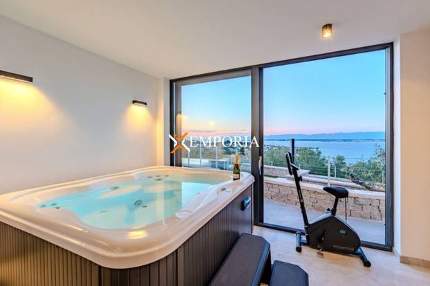 FOTO Mjesto za savršen bijeg: Svi žele ovu vilu na Ugljanu s predivnim pogledom na Zadar