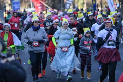 Ulicama Zagreba: Humanitarna i kostimirana utrka Advent Run