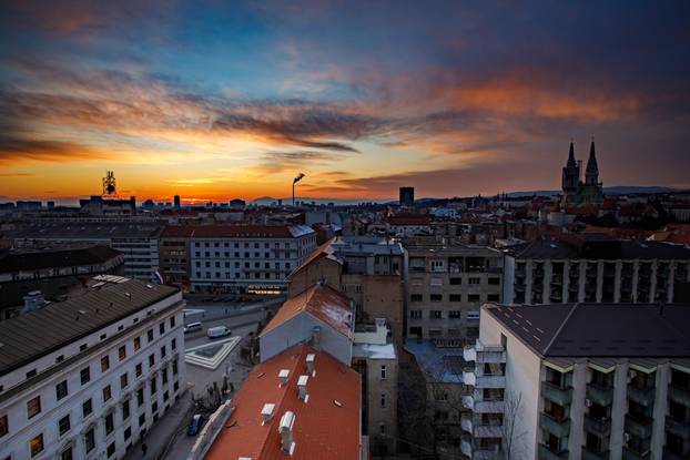 Zimski zalazak sunca iznad Zagreba