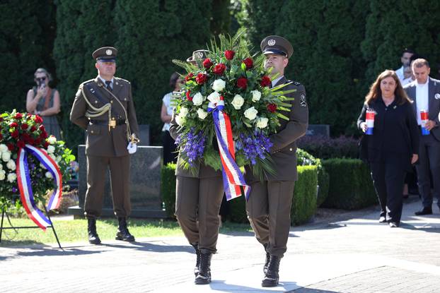 Vukovar: Polaganje vijenaca na Memorijalnom groblju povodom obilježavanja Dana sjećanja na nestale