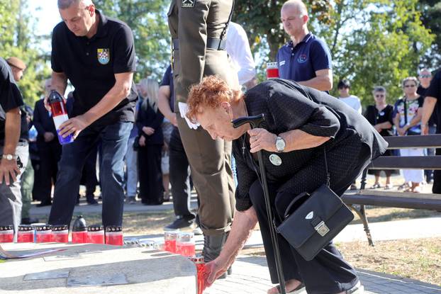 Vukovar: Polaganje vijenaca na spomen obilježju nestalim osobama u Domovinskom ratu