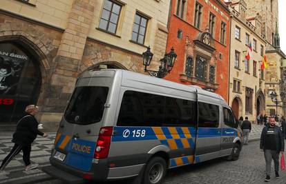 Učenik u Pragu sukobio se s učiteljem pa ga ubio mačetom