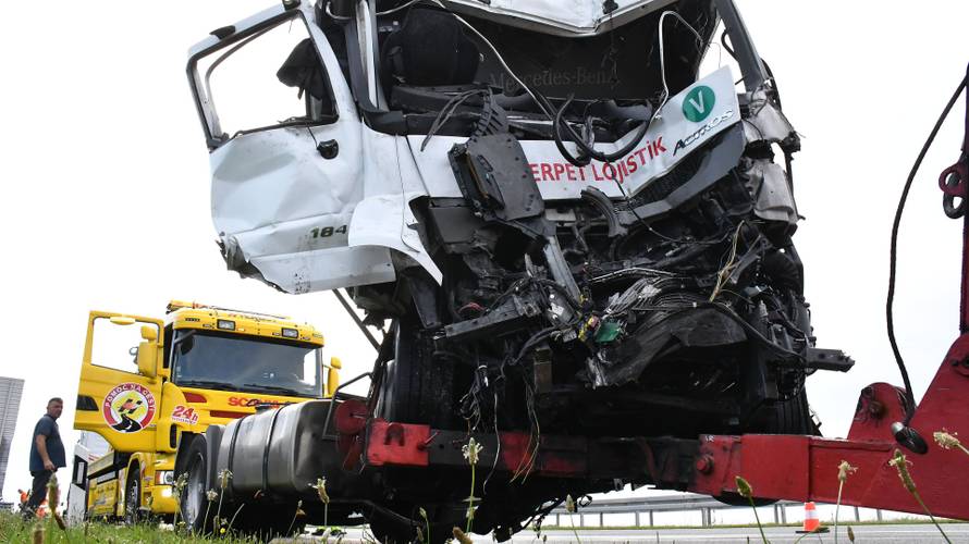 Na autocesti A3 kod Slavonskog Broda sudarila se dva kamiona iste prijevozničke tvrtke iz Turske